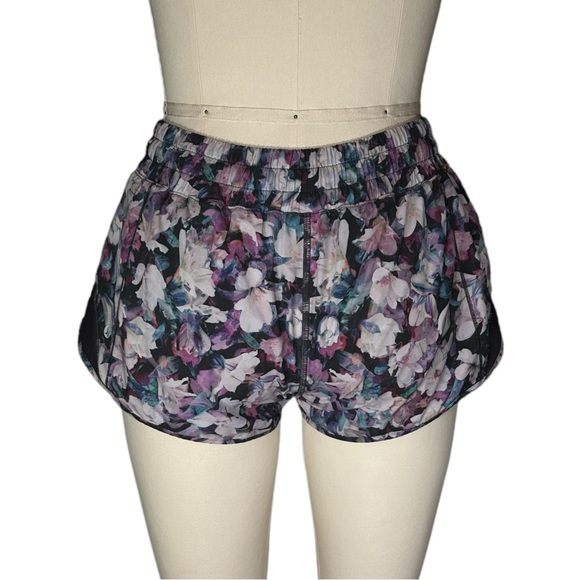 Lululemon Hotty Hot Short II '2.5" Utopia Multi/ Deep Phantom Size: 6 - Picture 10 of 15